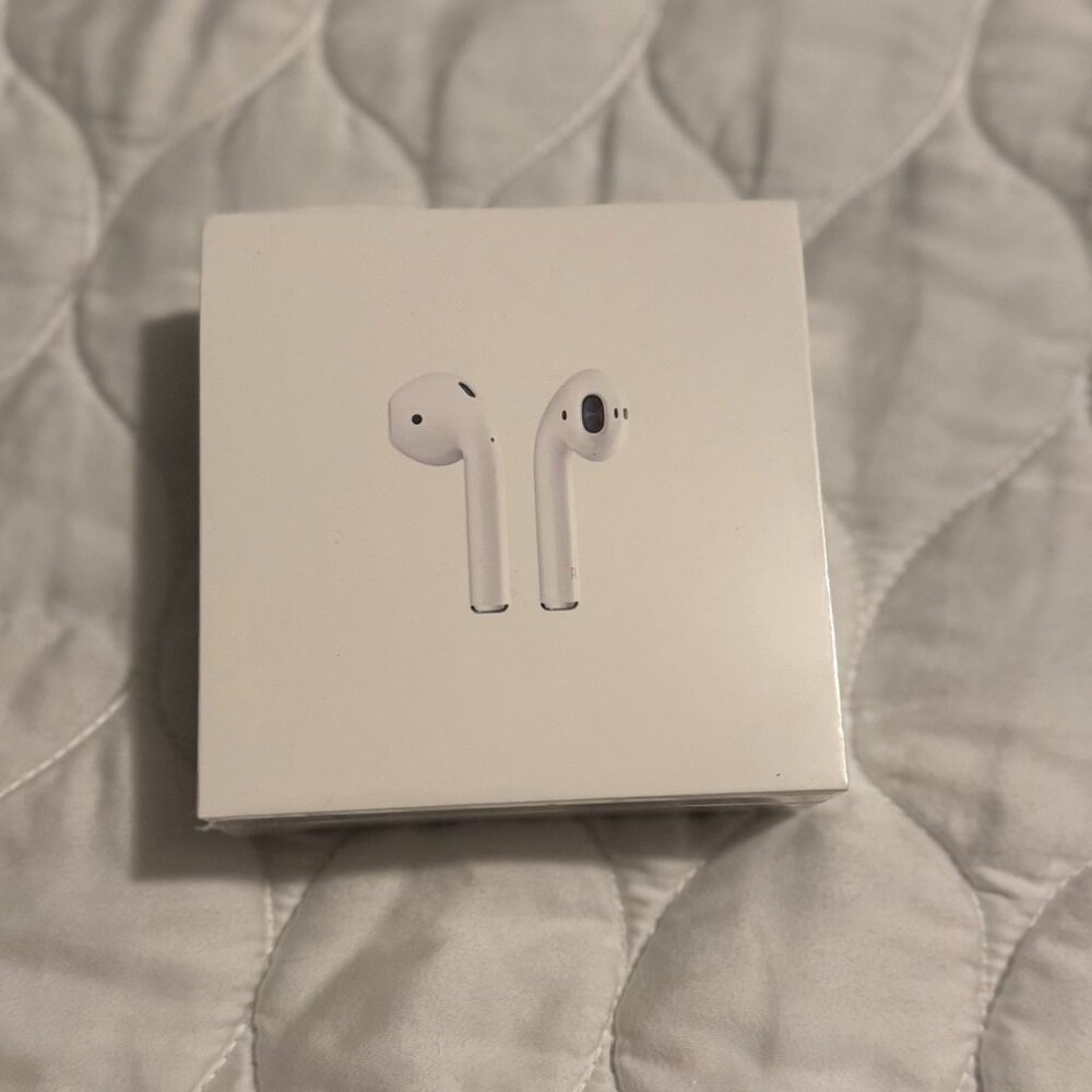 Apple Airpods 2nd Generation with Charging Case